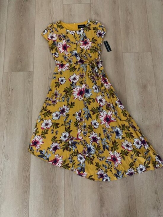 Donna Morgan Dresses & Skirts - NWT Donna Morgan Yellow Floral Asymmetrical Midi Dress Size 2
